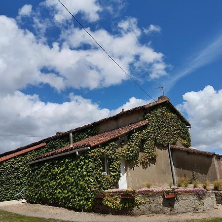 Maison Au Calme Avec Vue Etang Clesse  Экстерьер фото