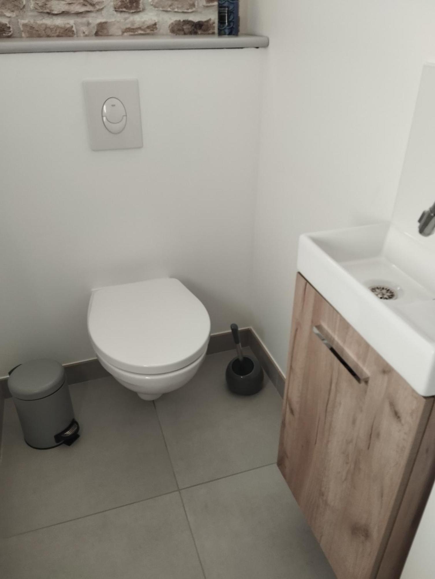 Maison Au Calme Avec Vue Etang Clesse  Экстерьер фото